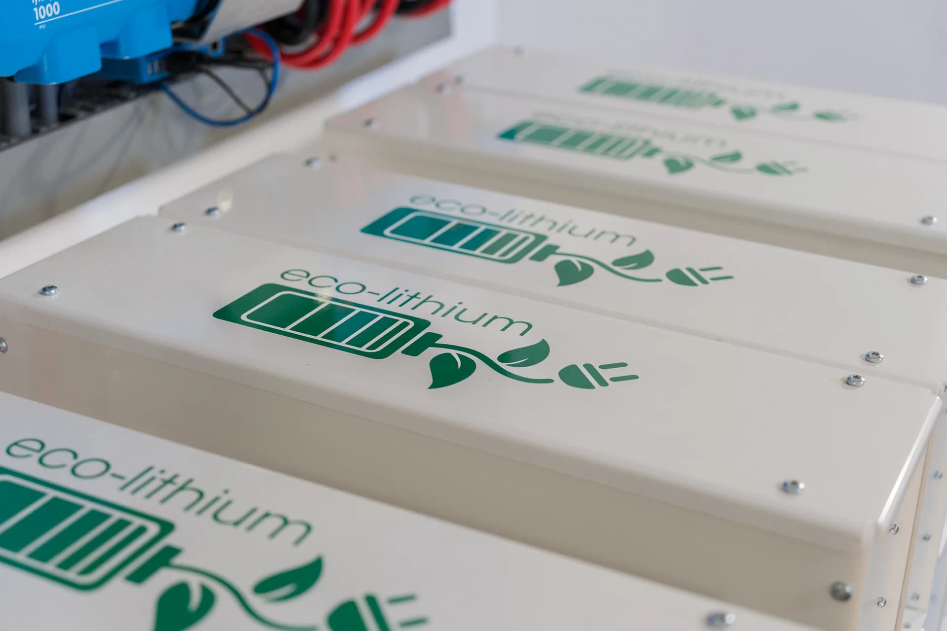 Close-up van Eco-lithium batterijen gefotografeerd door Visulions