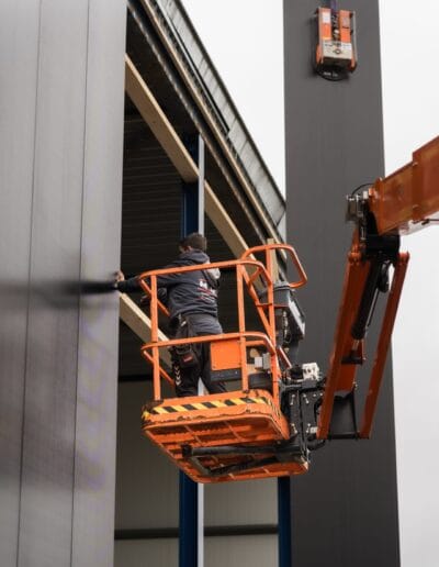 Projectfotografie van een wandbeplating project voor Middendorp Montage, door Visulions.